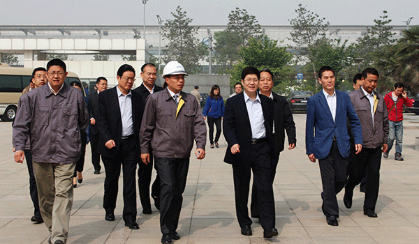 西安市委常委、常務(wù)副市長(zhǎng)岳華峰蒞臨西瑪電機(jī)調(diào)研指導(dǎo)。