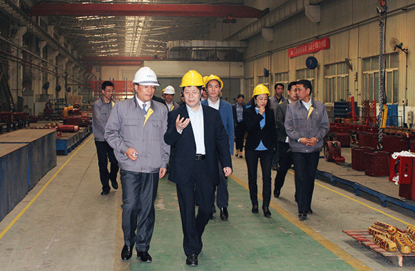 西安市委常委、常務(wù)副市長(zhǎng)岳華峰蒞臨西瑪電機(jī)調(diào)研指導(dǎo)。