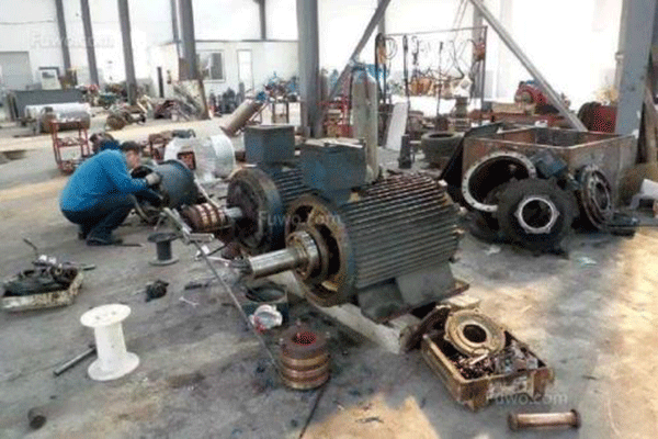 西安西瑪電機(jī)驅(qū)動軸修理中軸向間隙的測量。