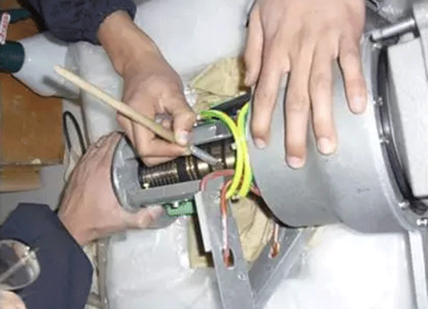 西安電機(jī)廠關(guān)于電機(jī)滑環(huán)的維護(hù)保養(yǎng)方法分享。